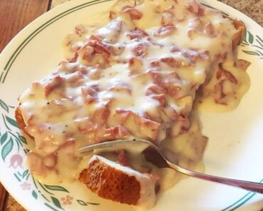 Creamed Chipped Beef On Toast Is a Forgotten Classic