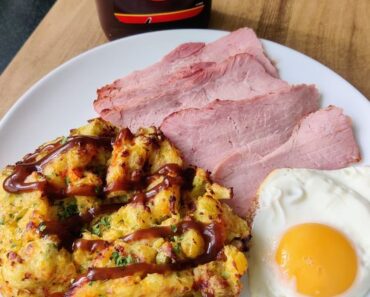 Bubble and squeak with ham and eggs