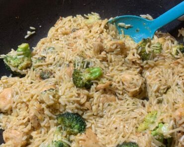 Easy Cheesy Chicken, Broccoli, and Rice