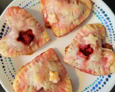 mini homemade Valentine’s Day pop tarts