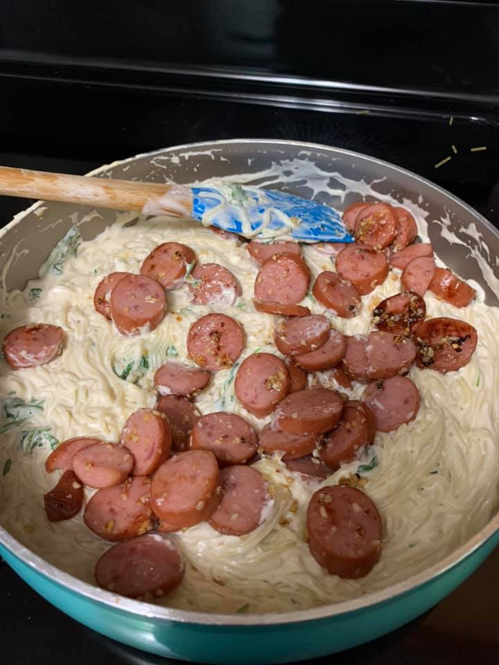 Smoked Sausage Alfredo Pasta: A Quick and Flavorful Delight - Dekomfort